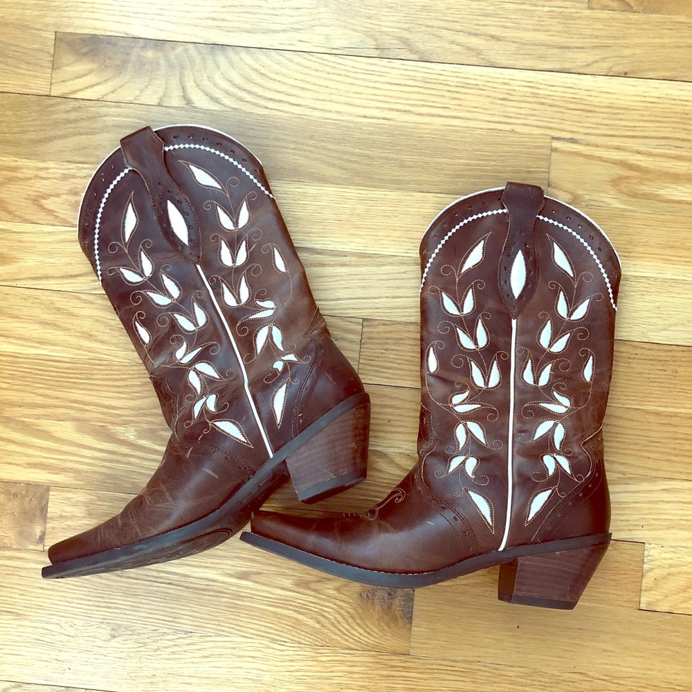 ARIAT cowgirl boots 👢 Worn once!